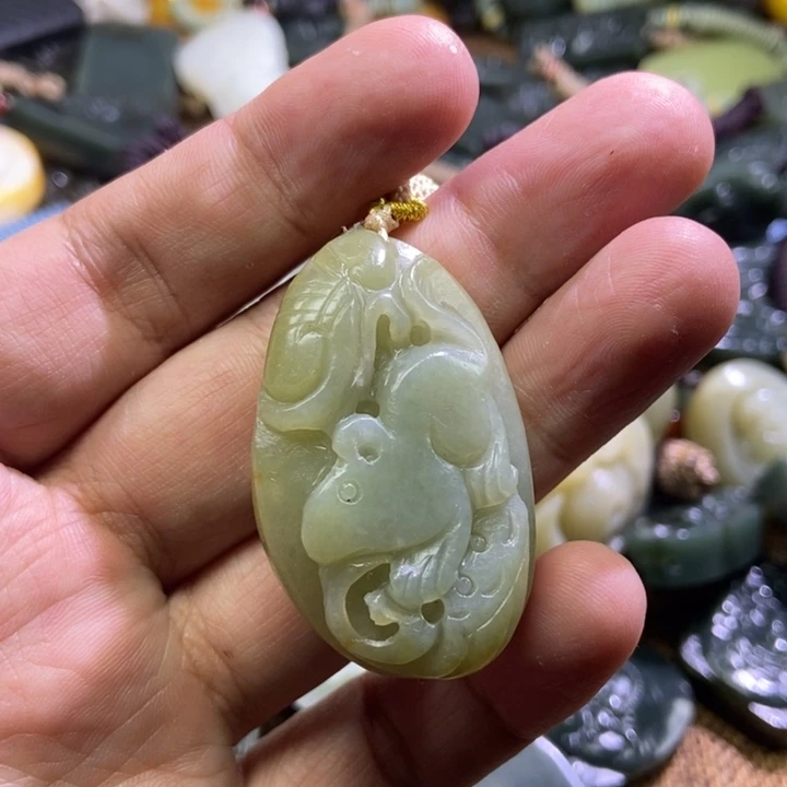 和田玉未镶嵌颈饰
