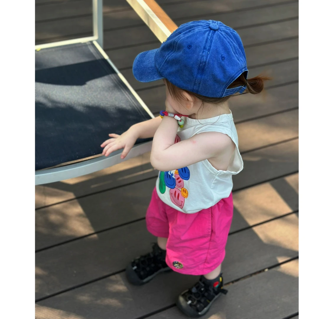 壹妈童装女童套装洋气2025新款时尚夏季卡通印花背心火龙果色短裤