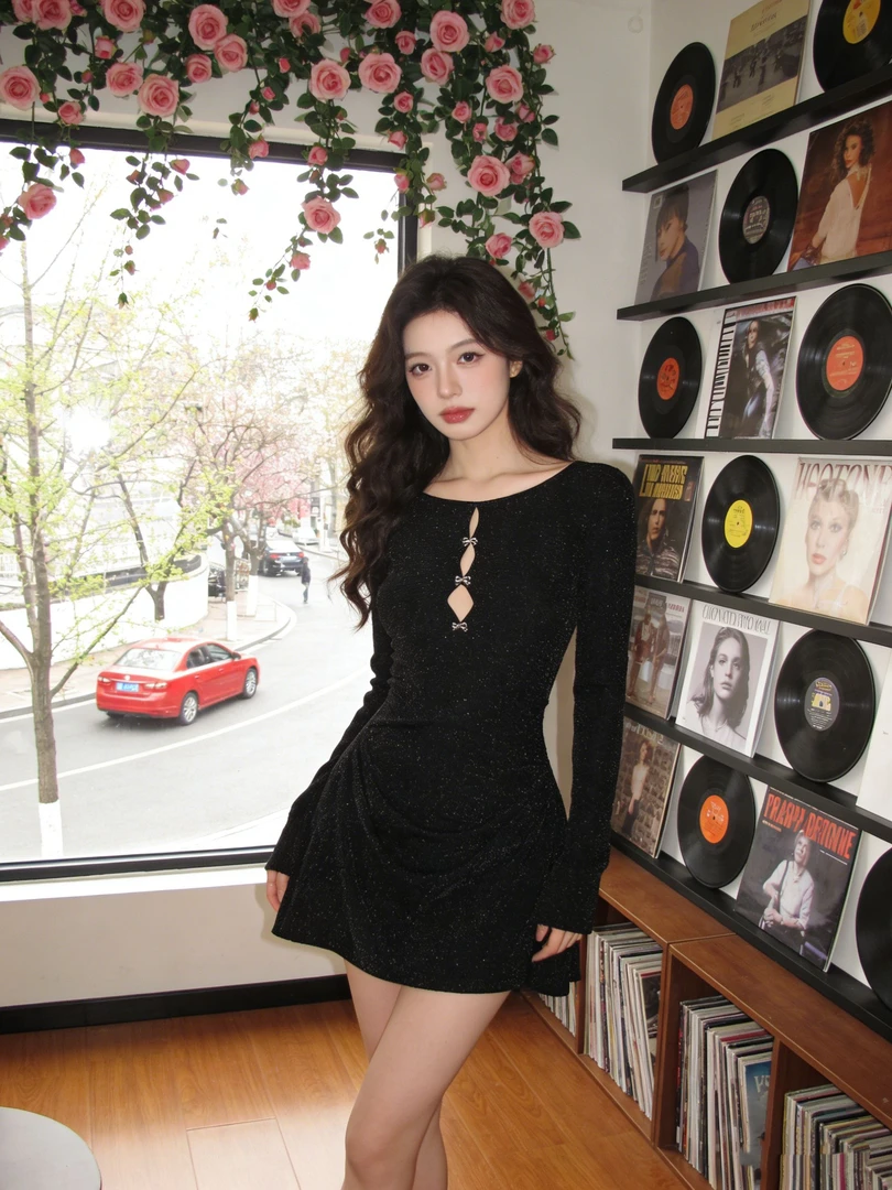 韩系高级感镂空亮丝蝴蝶连衣裙女秋冬时尚气质收腰显瘦A字短裙子