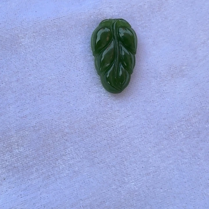 ****亭和田玉未镶嵌颈饰