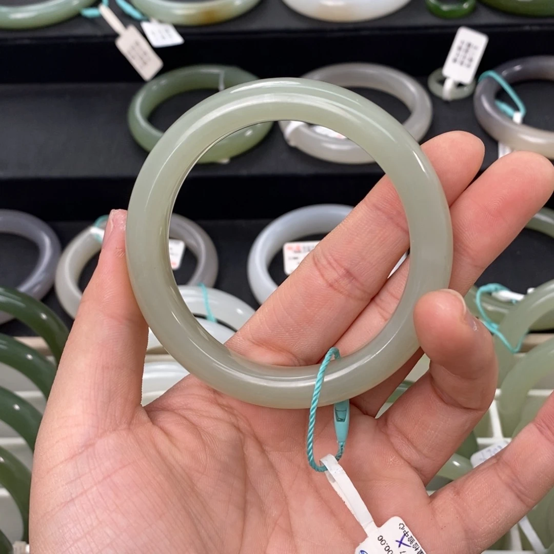 和田玉手镯未镶嵌57微瑕