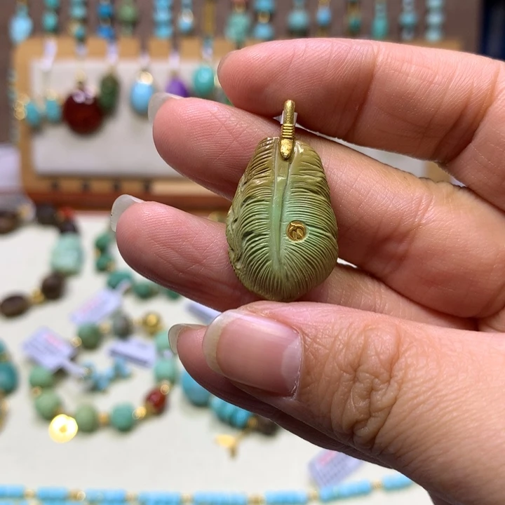 绿松石18K金镶嵌吊坠