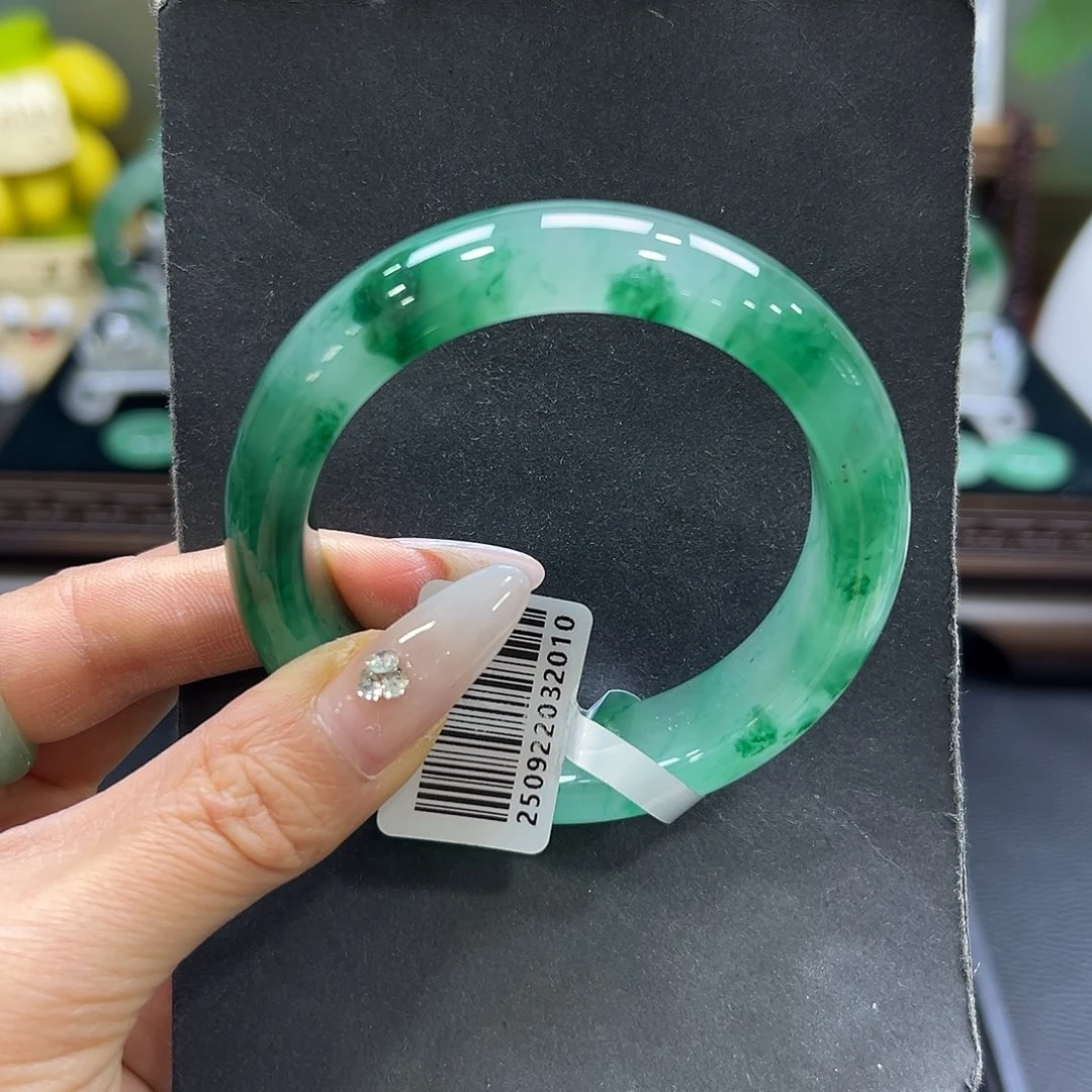 石英质玉（非洲翠）未镶嵌手镯56-57