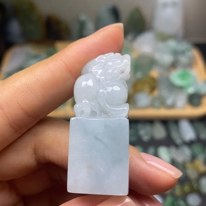 翡翠未镶嵌颈饰印章