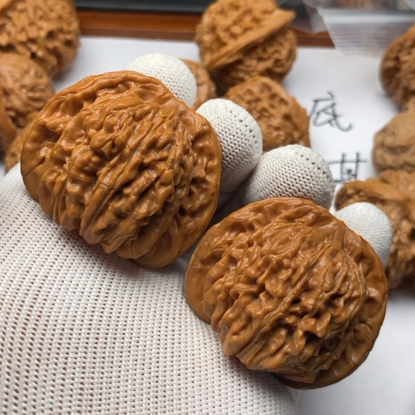 【闪购商品】文玩核桃把件哎****的7楼子
