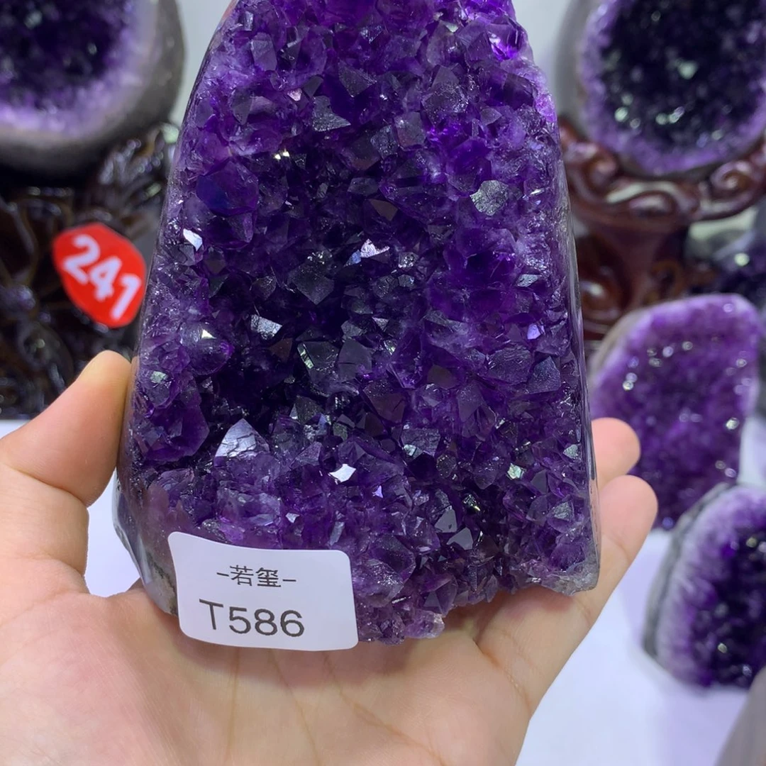 织绣乌拉圭紫水晶