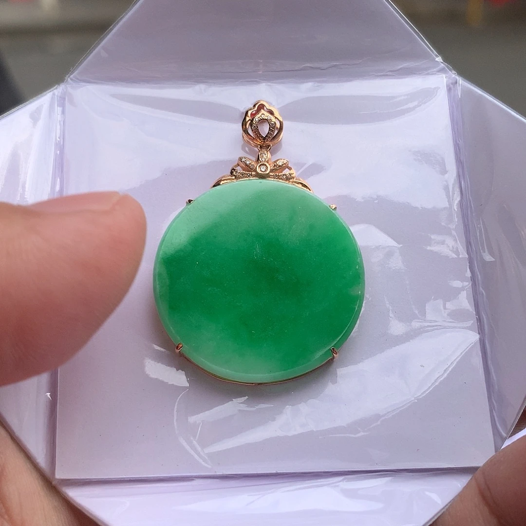 翡翠18K金镶嵌颈饰