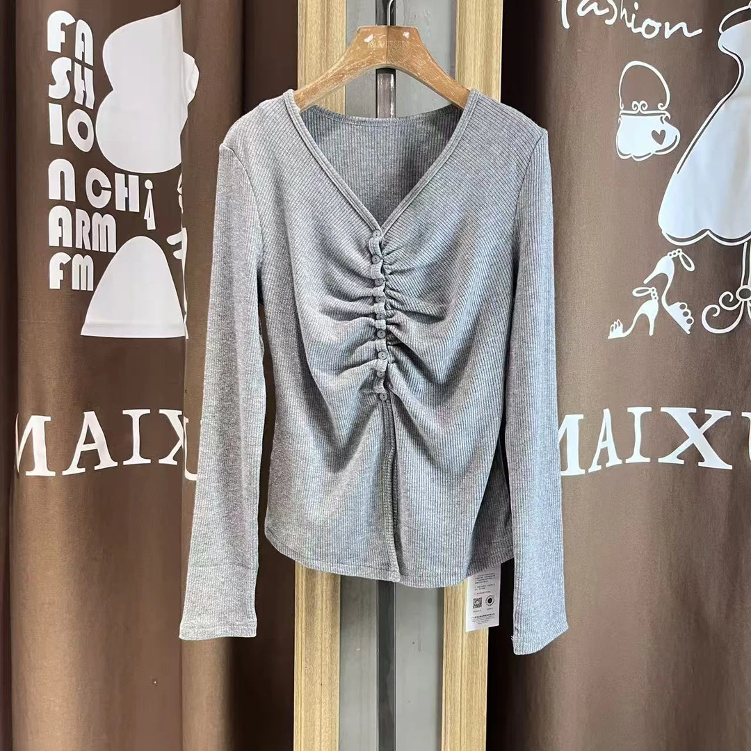 麦寻女装TXLXS05A有弹力长袖针织V领修身型纽扣时尚气质不规则