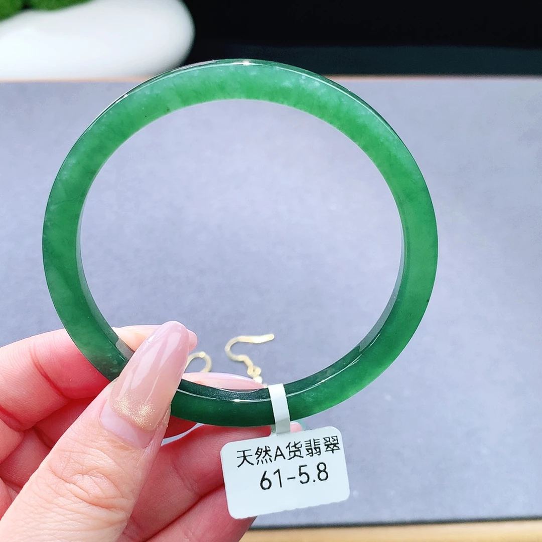 未镶嵌手镯（圆镯）翡翠