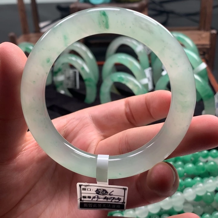 石英质玉（非洲翠）未镶嵌颈饰