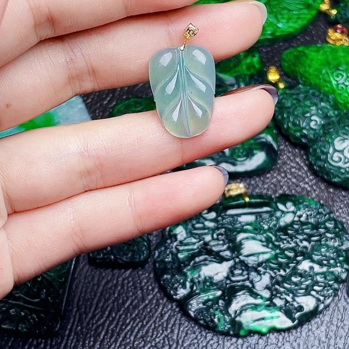 翡翠18K金镶嵌颈饰多样性