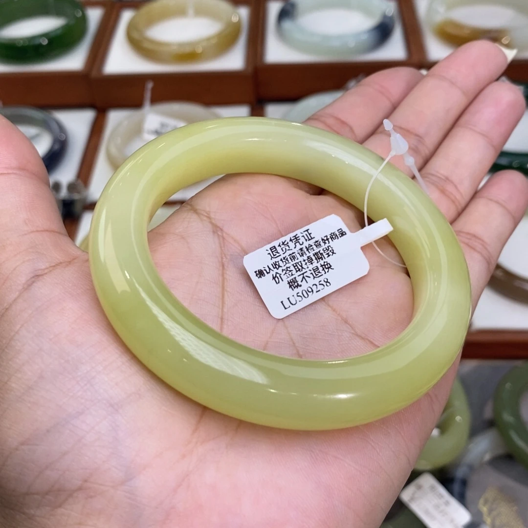 和田玉未镶嵌手镯和田玉若羌鸡油黄57