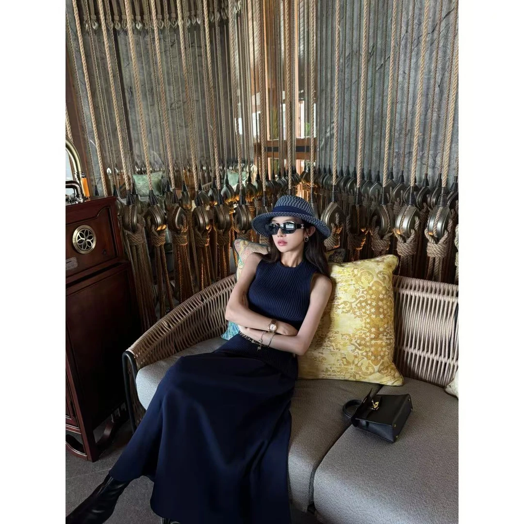 【盒子专享】里斯本语     无袖时尚针织套装