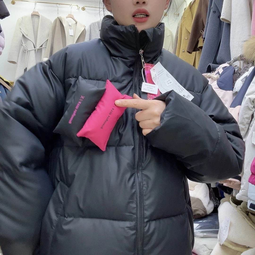 881111黑色皮面棉服