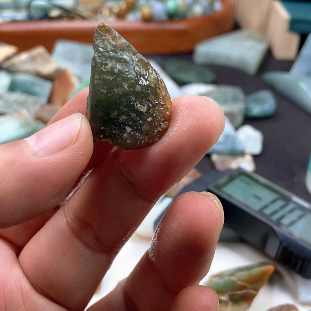 翡翠未镶嵌颈饰料子