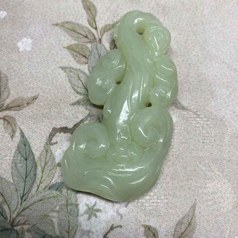 岫岩黄白老玉如意