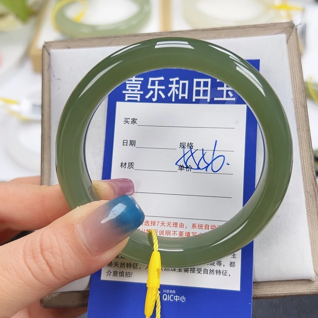 和田玉未镶嵌手镯