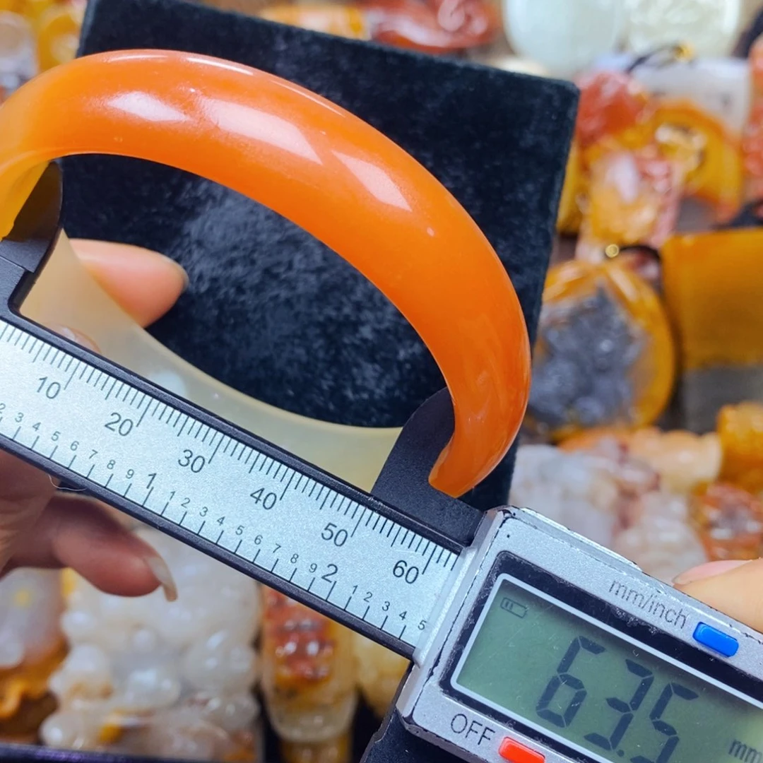 石英质玉（黄龙玉）未镶嵌颈饰