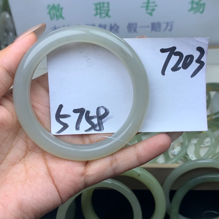 未镶嵌手镯和田玉