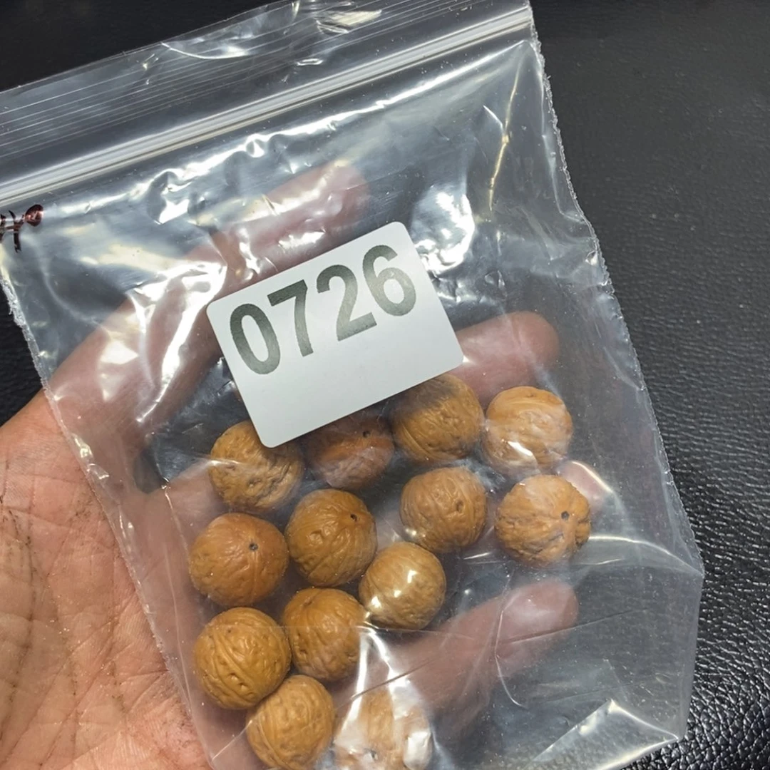 文玩核桃吊坠来***.秋子