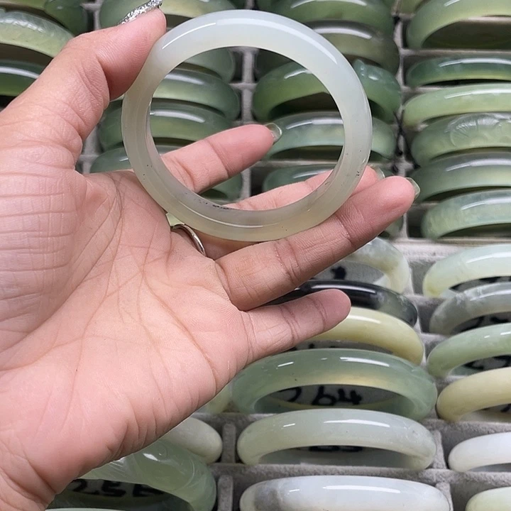 蛇纹石玉未镶嵌手镯246