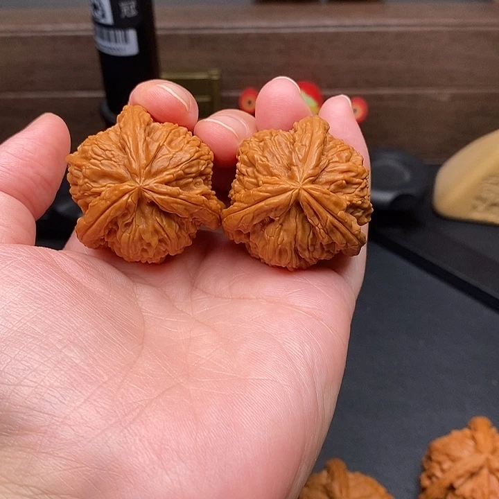 闫***德把件文玩核桃白奔