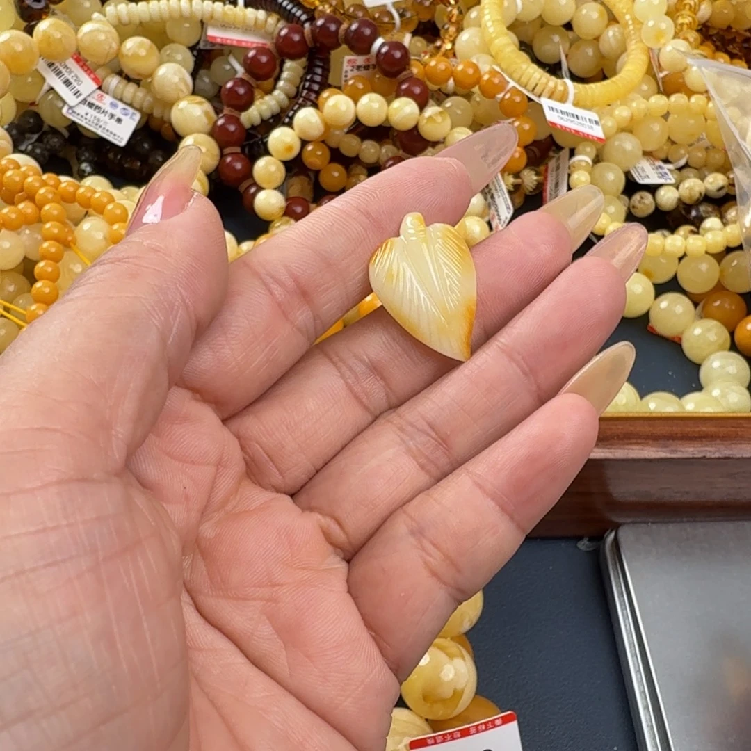 琥珀未镶嵌珠宝奇石