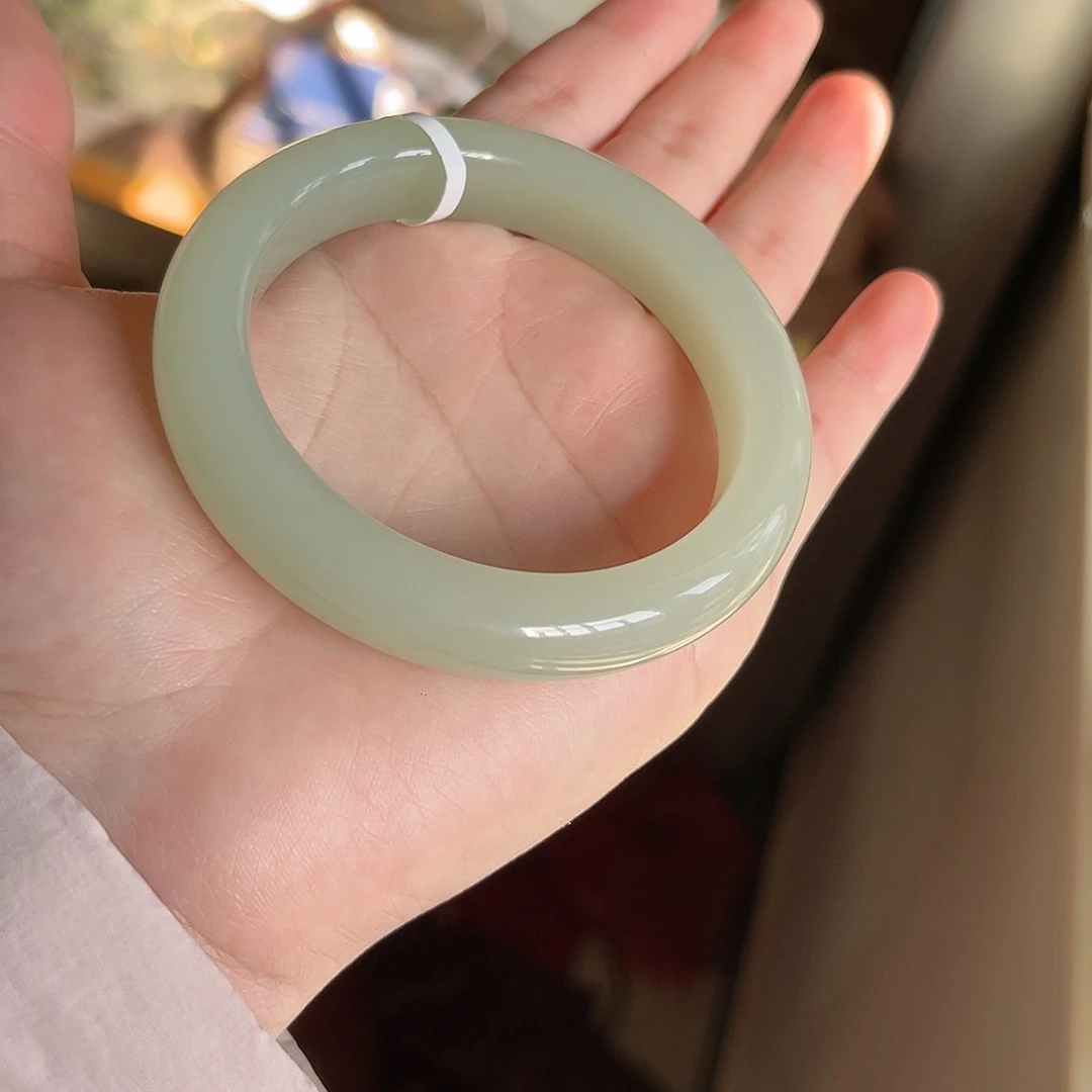 【闪购商品】和田玉手镯未镶嵌56