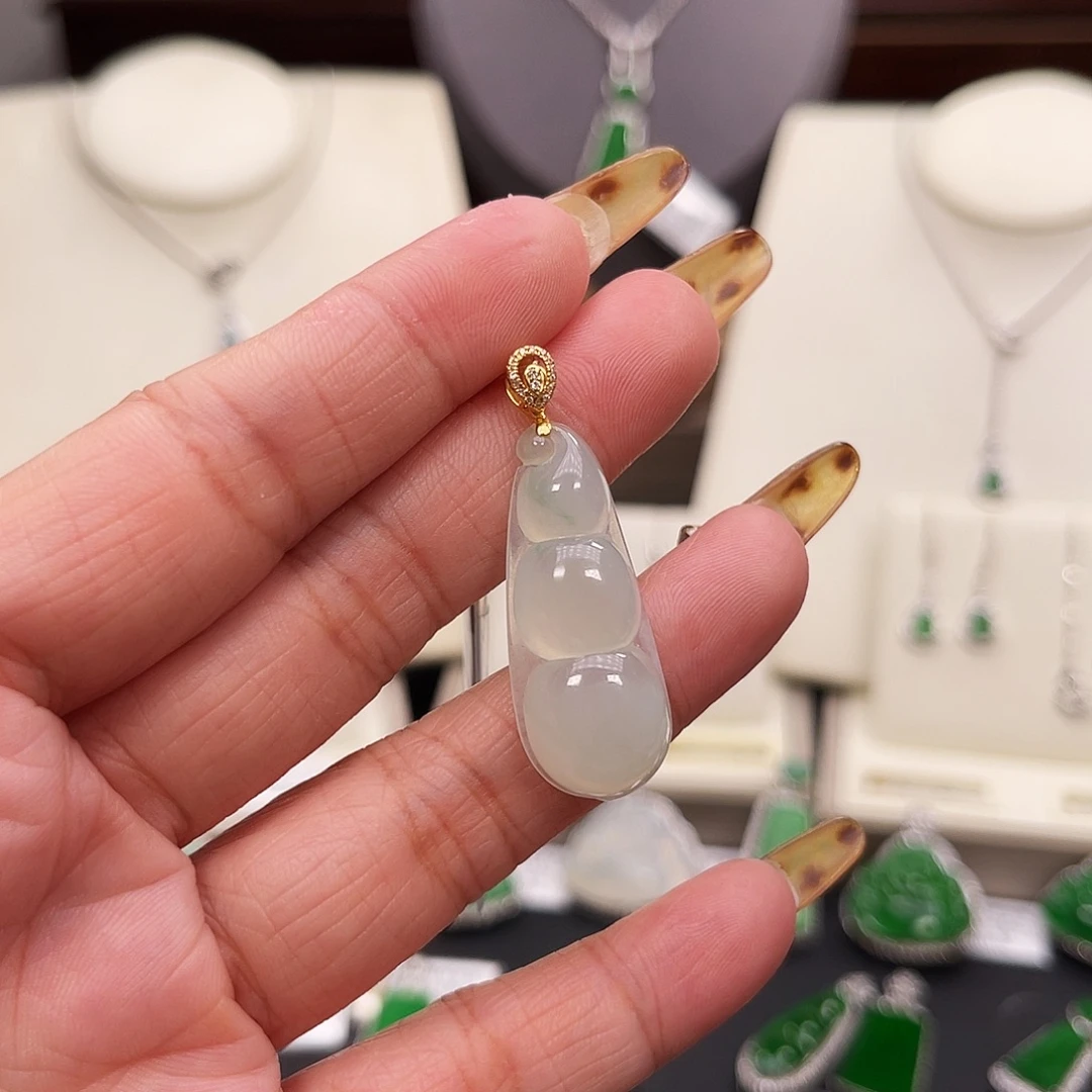 翡翠18K金镶嵌颈饰