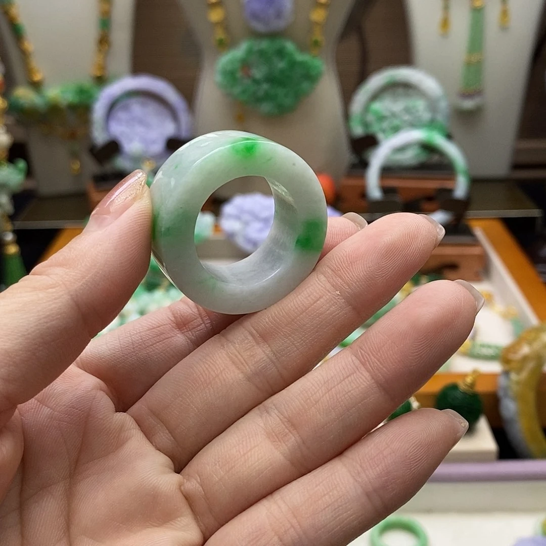 颈饰未镶嵌翡翠天然