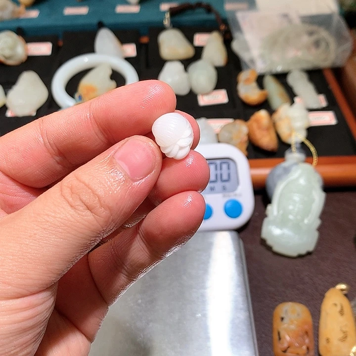 和田玉未镶嵌颈饰藤***米