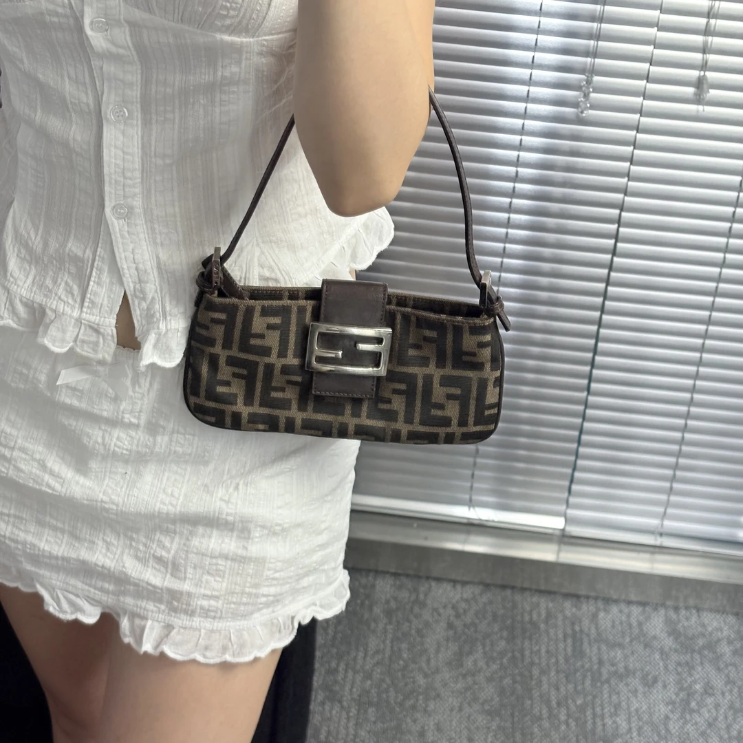 95新 FENDI/芬迪 老花腋下单肩包jx