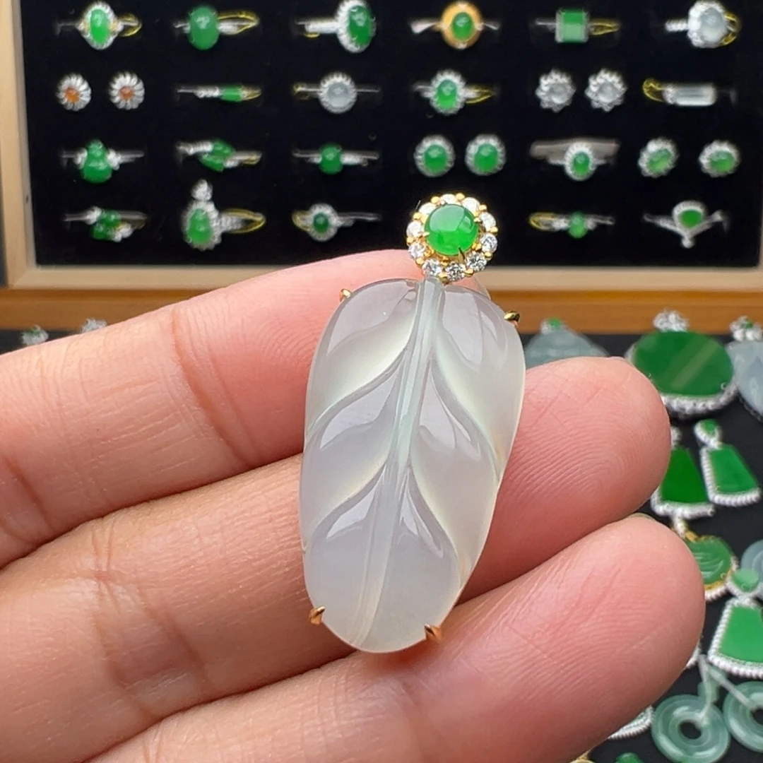 翡翠18K金镶嵌颈饰叶