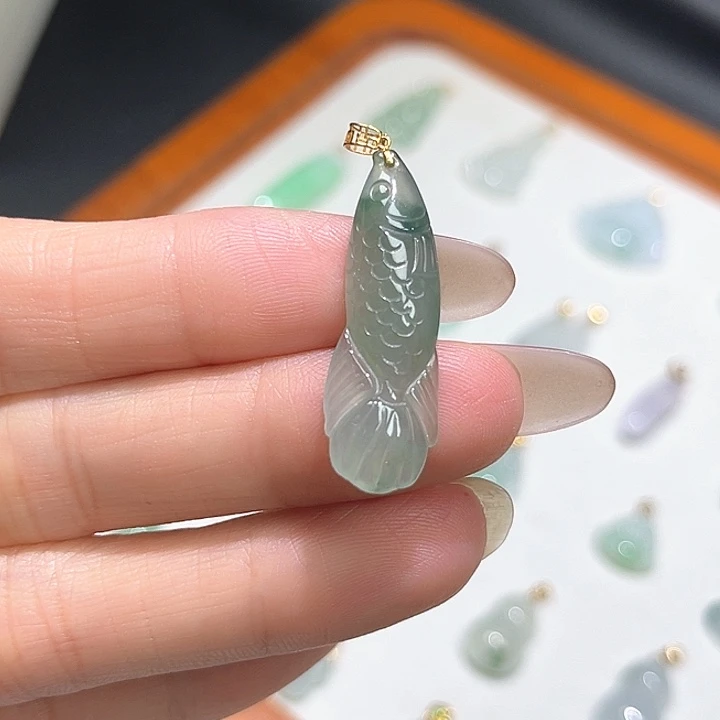 翡翠18K金镶嵌颈饰