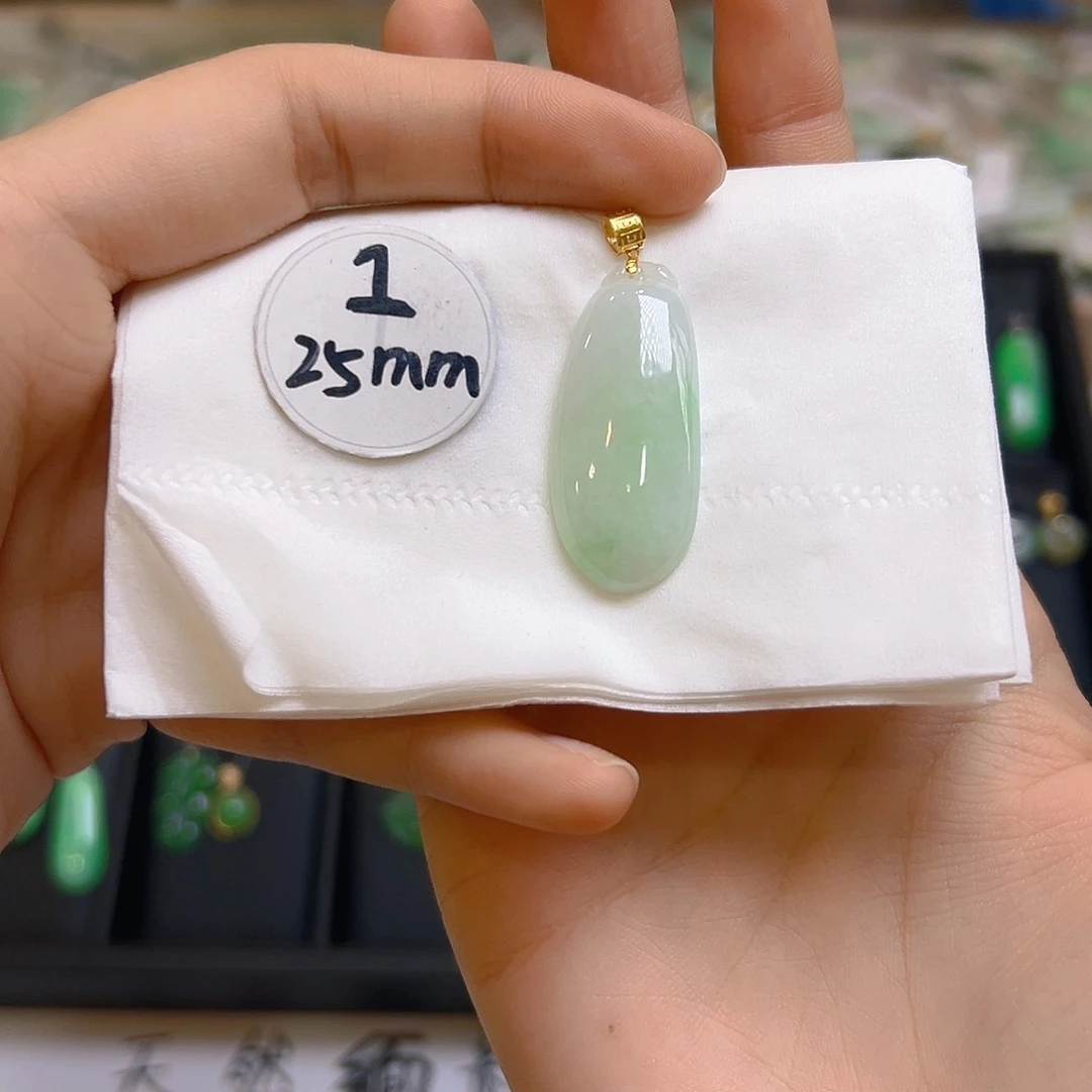 翡翠颈饰18K金镶嵌翡翠