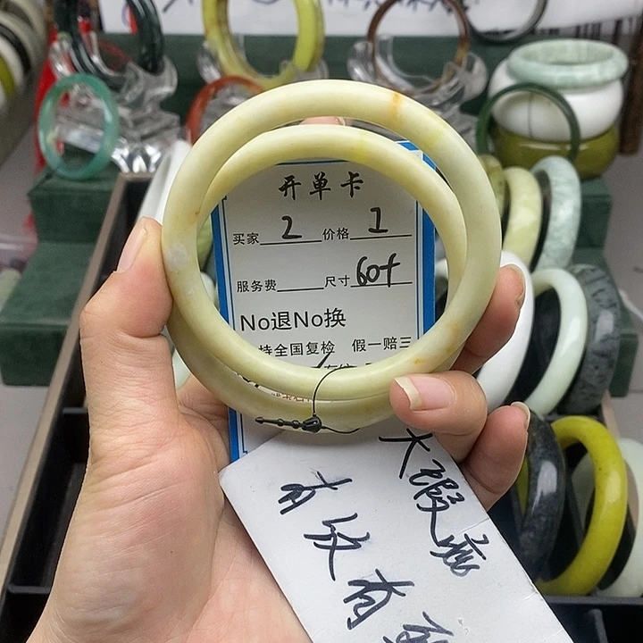 蛇纹石玉未镶嵌手镯