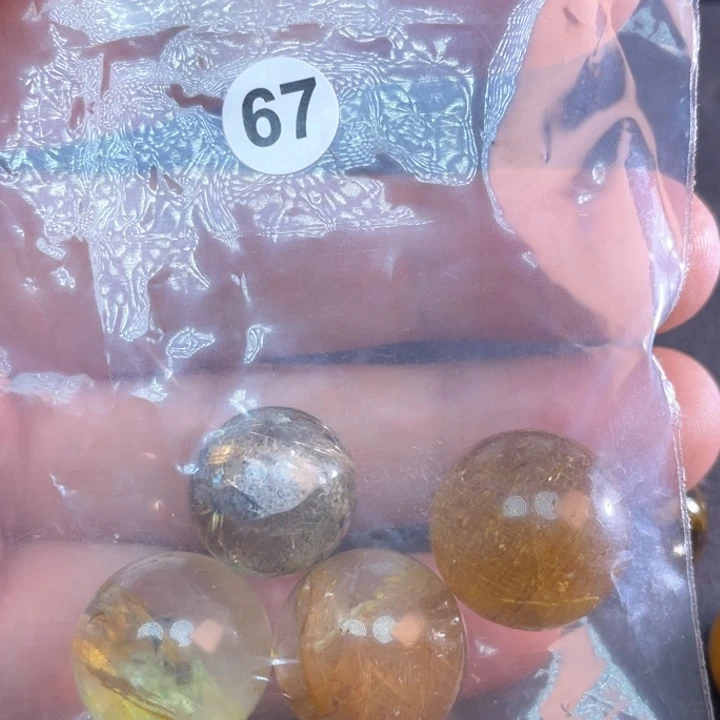 未镶嵌颈饰水晶殷**?