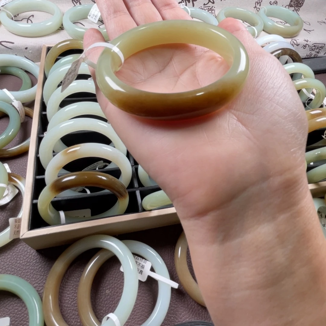 和田玉未镶嵌手镯