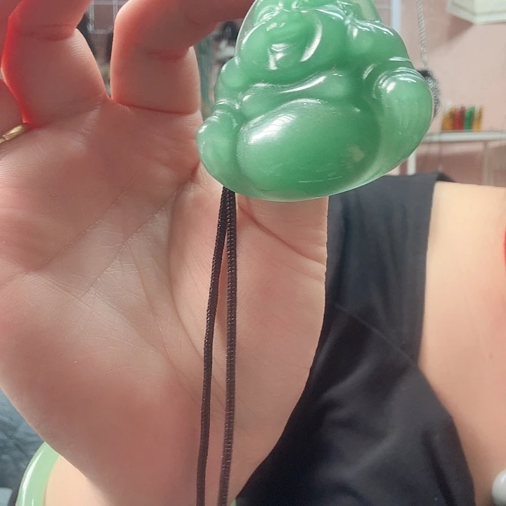 石英质玉颈饰未镶嵌绿色大肚佛