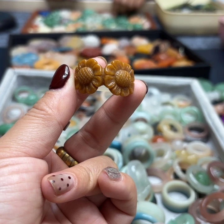 瑀***彤石英岩玉合金颈饰