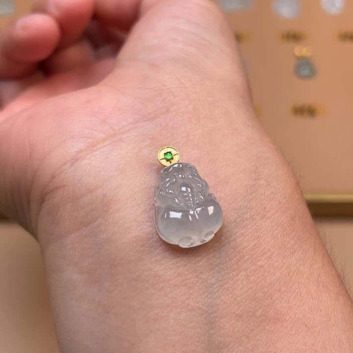 翡翠18K金镶嵌颈饰貔貅