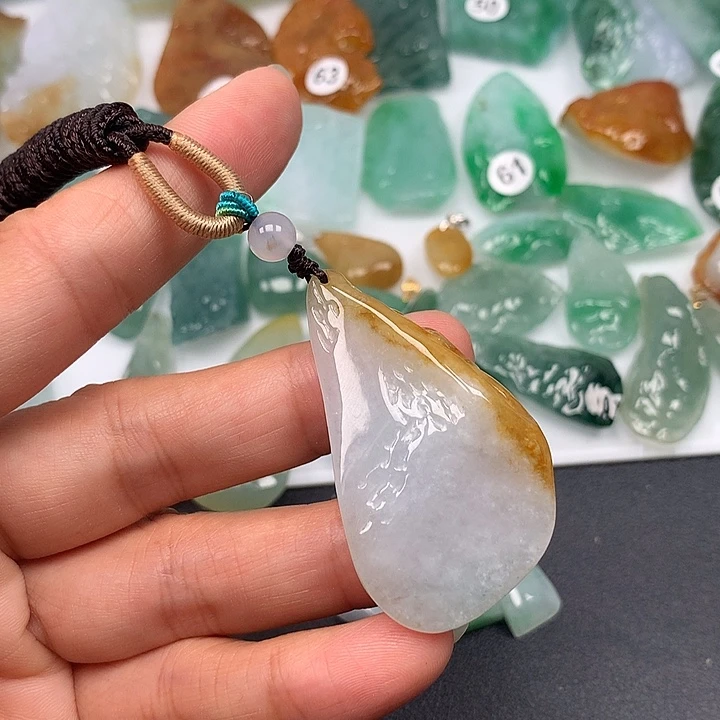 翡翠未镶嵌颈饰随型