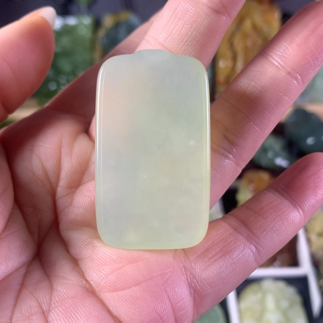 岫玉未镶嵌吊坠(赠链)