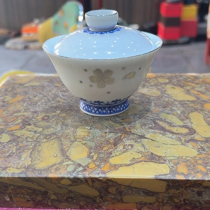 骨瓷盖碗一个。。。品茗