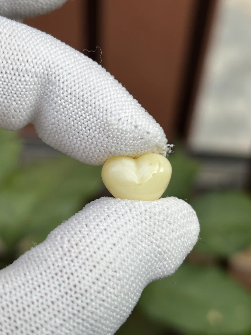 5181天然蜜蜡琥珀屁桃13.4x11x8.6mm