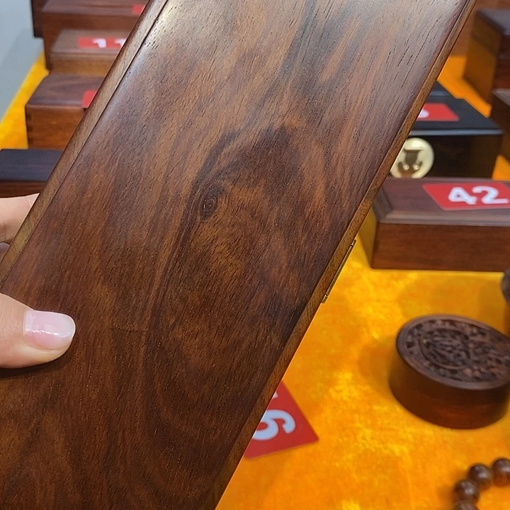 辉***哥木大红酸枝微瑕翻盖