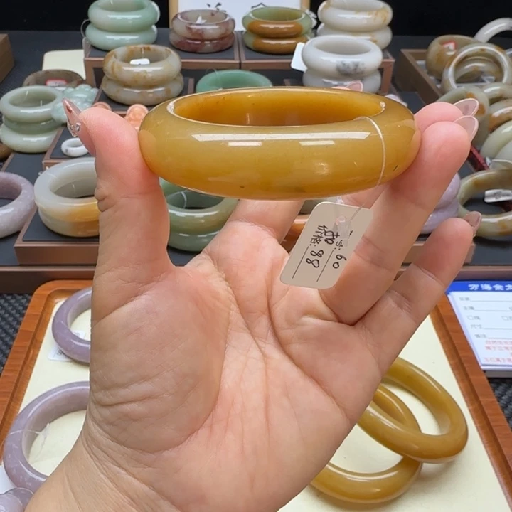 石英岩玉未镶嵌手镯