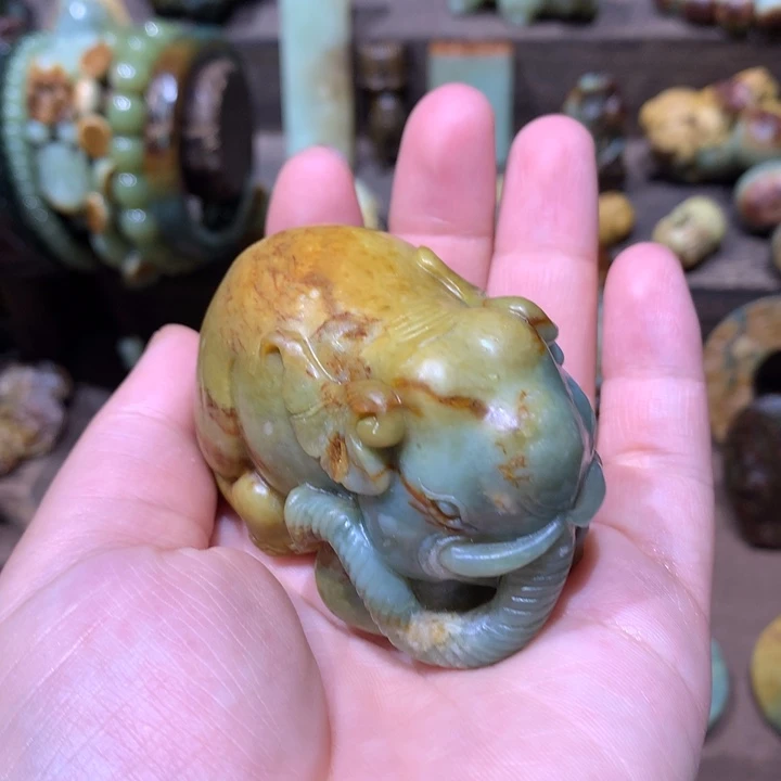 未镶嵌岫岩河磨玉（透闪石质玉）把件