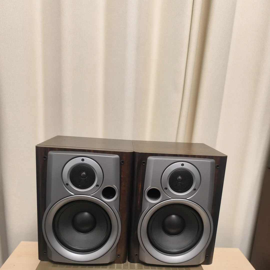爱华小音箱一对，不包邮运费到付，不支持退换
