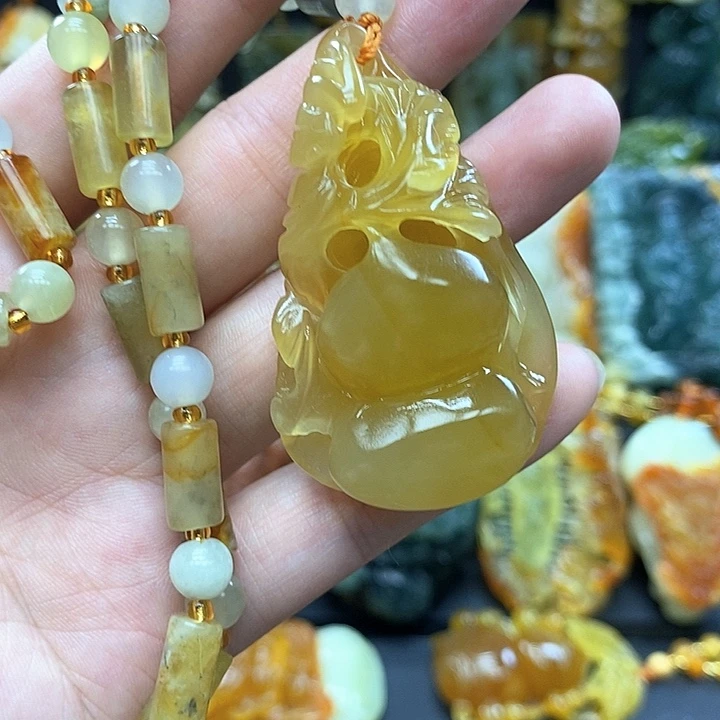 蛇纹石玉未镶嵌颈饰
